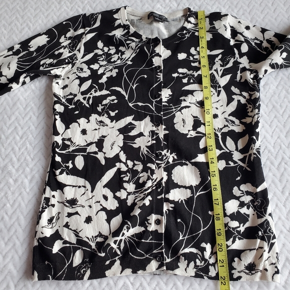 August Silk Black & White Floral Print Button Down Cardigan Size Small - Picture 13 of 14